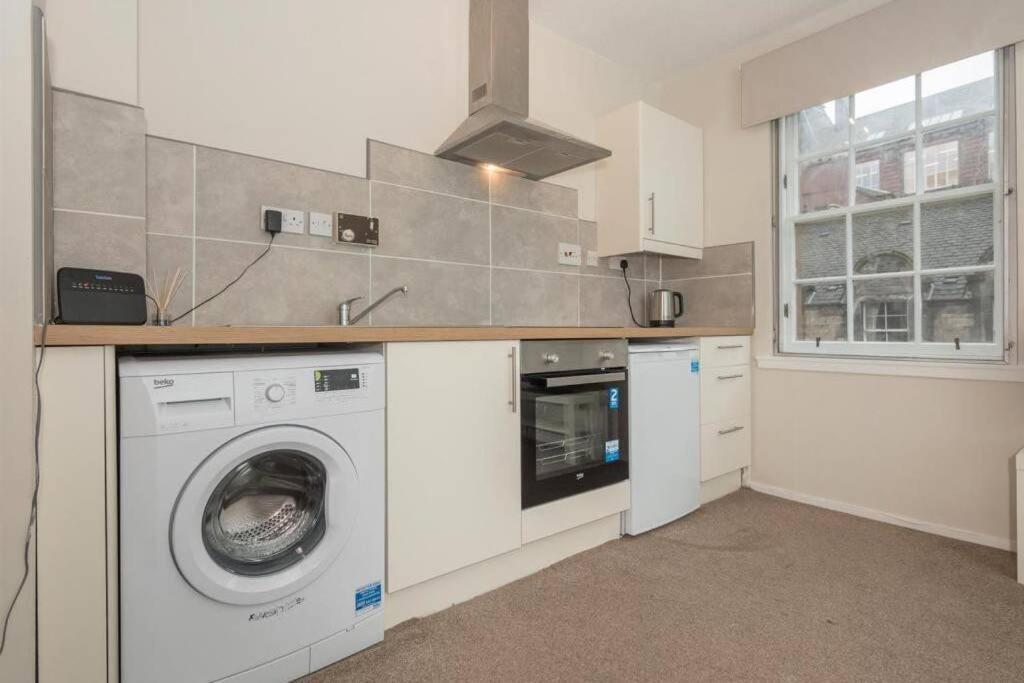 One Bedroom Websters Land Flat - Grassmarket เอดินบะระ ภายนอก รูปภาพ
