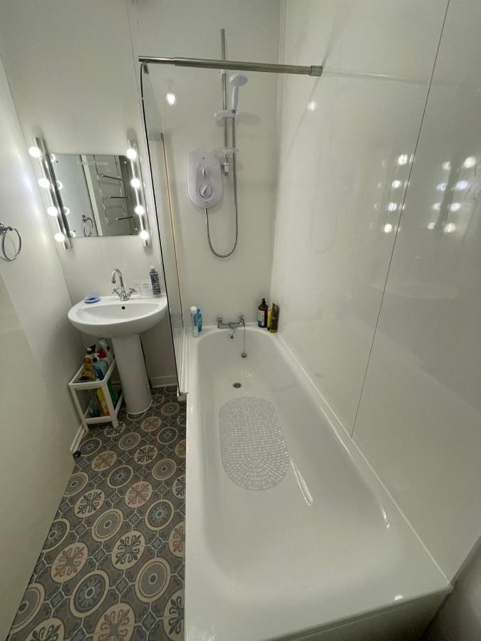 One Bedroom Websters Land Flat - Grassmarket เอดินบะระ ภายนอก รูปภาพ